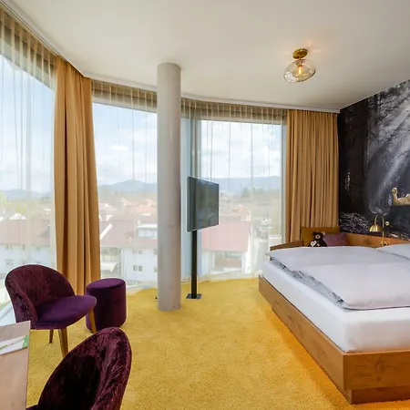 Mightytwice Hotel 4*